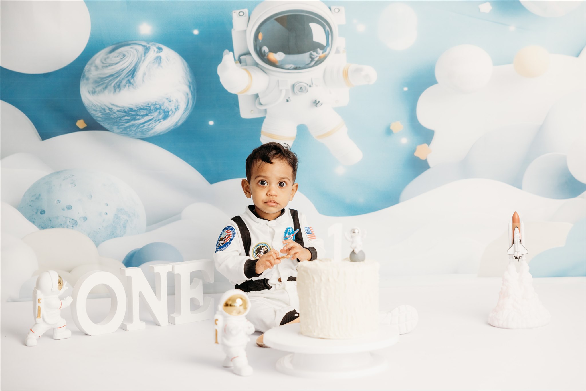 Cakesmash photoshoot astronomy themed first birthday photos with Michelle Kelly Photography